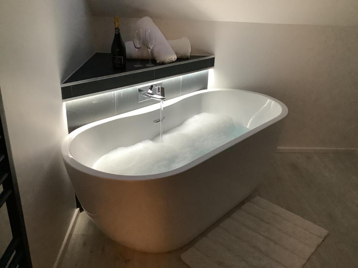 Little London Bed & Breakfast And Glamping Pod Hotel Abercraf Екстериор снимка